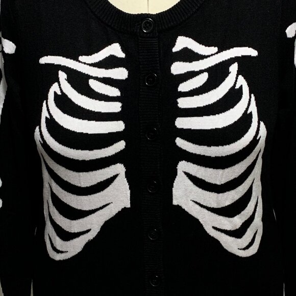 Torrid Sweater Skelton Bones Fitted Cardigan Halloween Black White Plus 2 18 20 - Picture 2 of 6